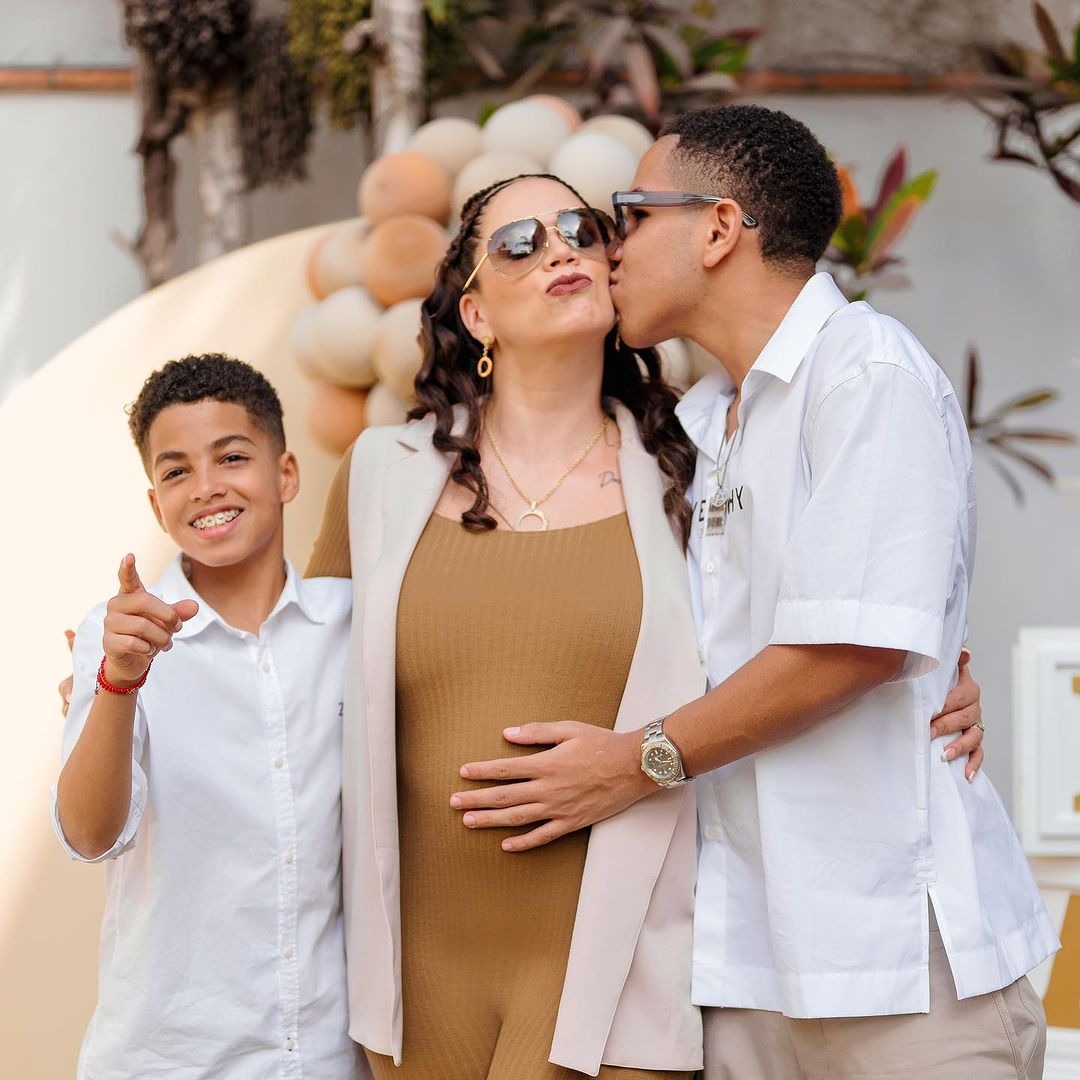 Melissa Klug con sus hijos Adriano y Jeremy Farfán en su Gender Reveal / Fuente: Instagram