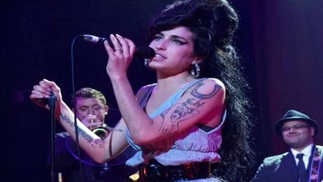 Padre de Amy Winehouse: "Siento que está a mi lado las 24 horas del día"