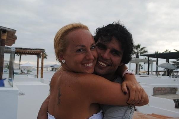 Cynthia Martínez, esposa de Pedro Suárez Vértiz, estaba en España cuando se enteró de la muerte del cantante / Instagram