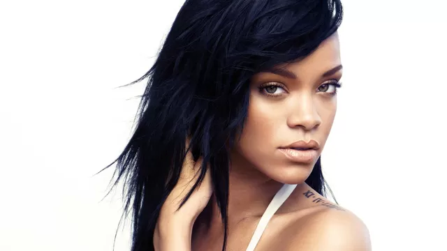 Rihanna quedó sorprendida cuando escucho la voz de un fan. Foto: kissfm