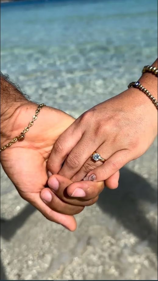 Este es el anillo de compromiso que Said Palao le entregó a Alejandra Baigporria en Filipinas/Foto: Instagram