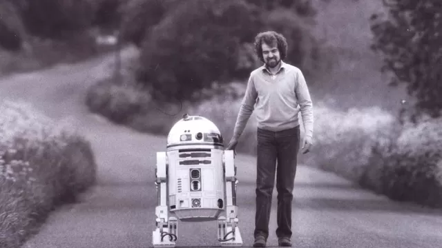 Tony Dyson con R2-D2. Foto: El país
