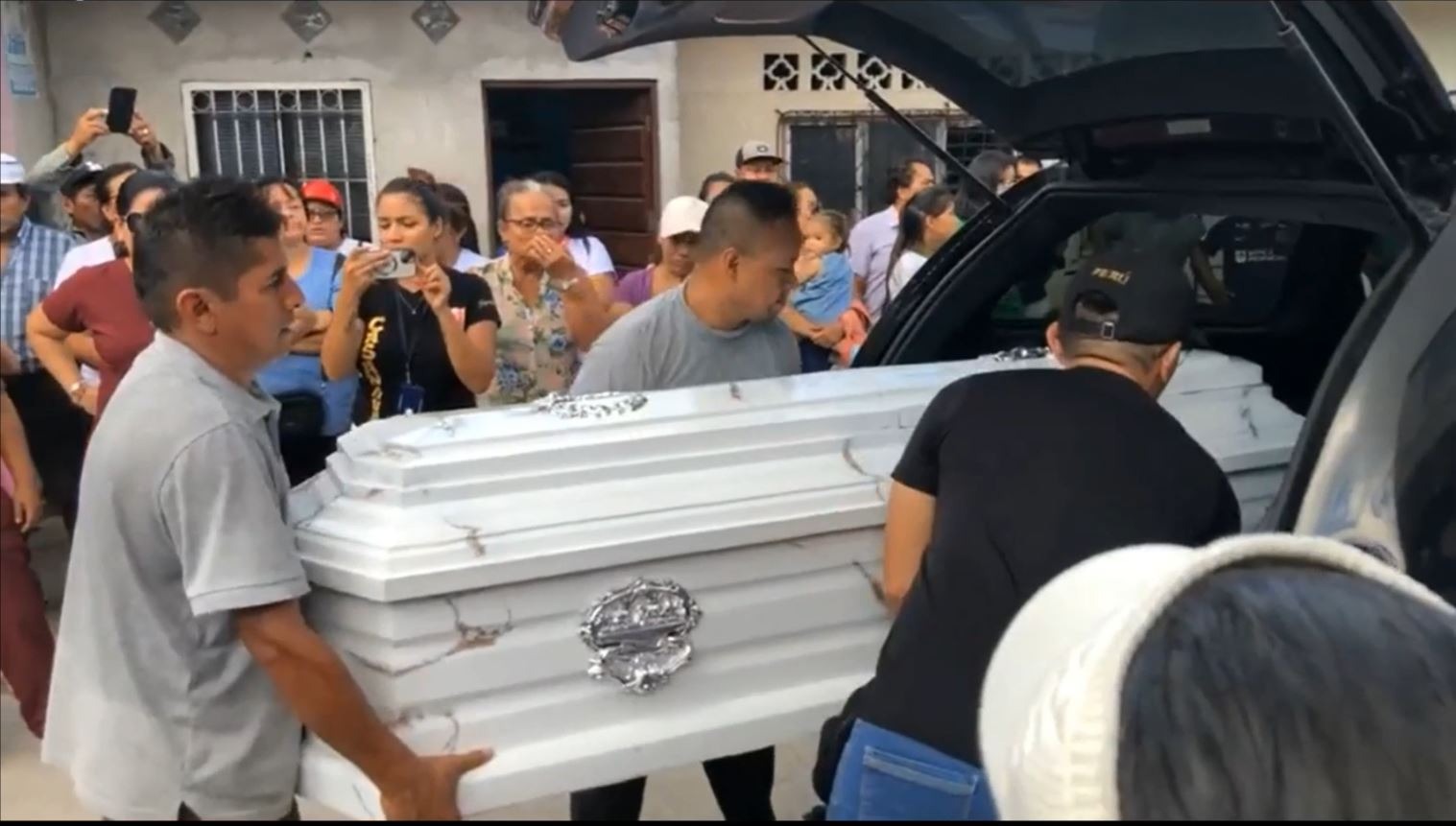 Yuliana Perea continúa siendo velada en su domicilio, sus restos serán enterrados este viernes 25 de agosto/ Foto: Iquitos Al Rojo Vivo