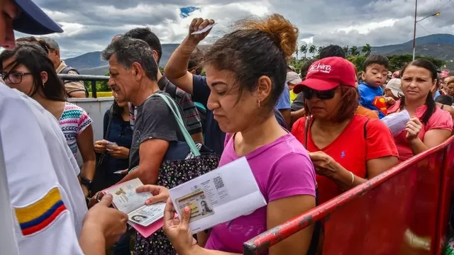 Miles de venezolanos cruzan la frontera con Colombia. Foto: AFP