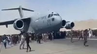 Afganistán: Video captó cómo varios afganos se aferraron a un avión para intentar escapar