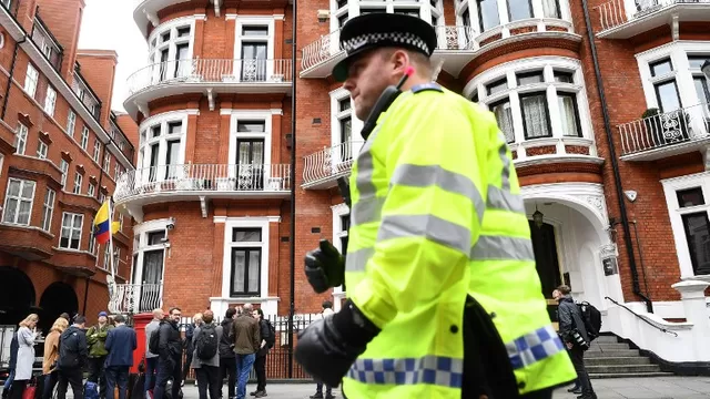 Assange está refugiado en la embajada de Ecuador en Londres desde 2012. Foto: AFP