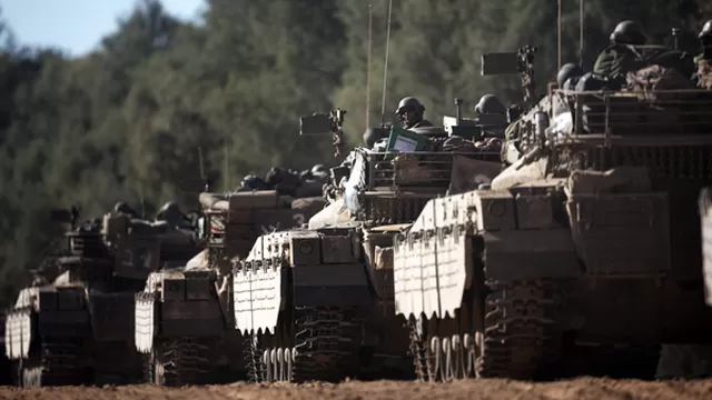  Un tanque de la fuerza israelí cerca de las fronterzas de la franja de Gaza. (Foto: AFP)