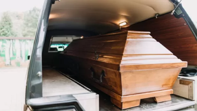 Austria: Servicios funerarios "olvidaron" recoger el cadáver de un hombre de un departamento durante más de dos meses. Foto: Flick referencial