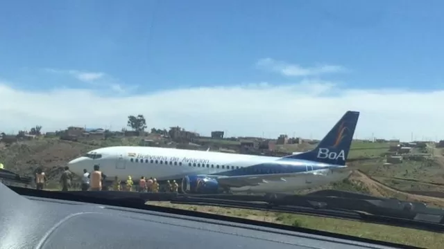 La aeronave, un Boeing 737-300 que llegaba de Santa Cruz, "presentó un percance al concluir el aterrizaje" Foto: wp