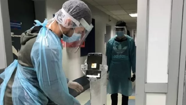 Chile crea robot para asistir la salud mental de pacientes con coronavirus. Foto: EFE