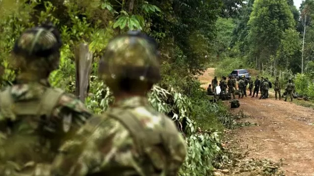 Soldados colombianos en zona de conflicto con las FARC. Foto: AFP.