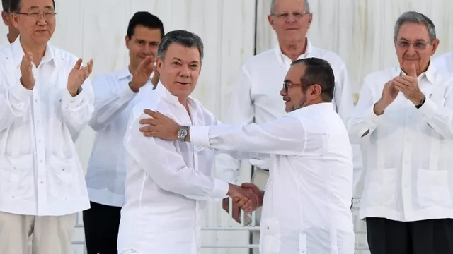 Firma de la paz entre el Gobierno de Colombia y las FARC. Foto: AFP