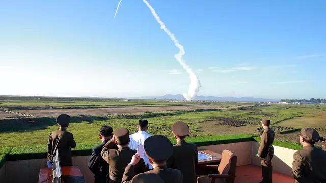 Corea del Norte lanzó un nuevo misil y cayó en el Mar de Japón. Foto: AFP/KCNA VIA KNS