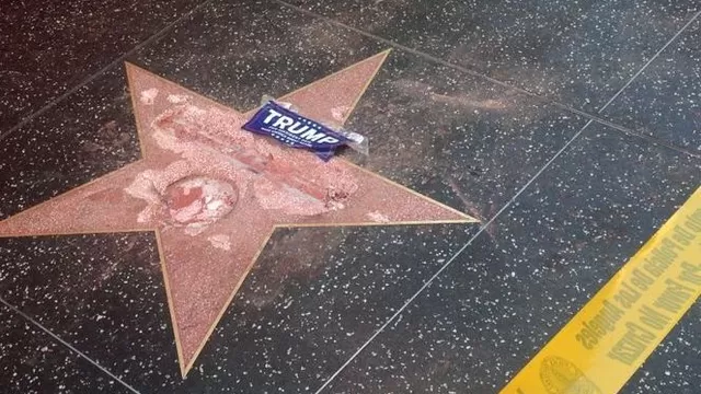 La estrella, hecha añicos, quedó tan dañada que no se podía distinguir el nombre del multimillonario neoyorquino sobre el asfalto. (Vía: AFP)