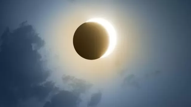 Los expertos han recalcado que no es seguro mirar directamente al Sol durante un eclipse.