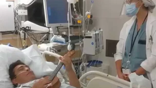 Paciente y doctora protagonizan tierna escena en sala de hospital
