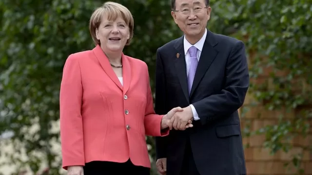 Ban Ki-moon y Angela Merkel. (Vía: AFP)