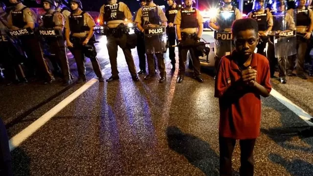 EE.UU.: declaran estado de emergencia en Ferguson tras disturbios