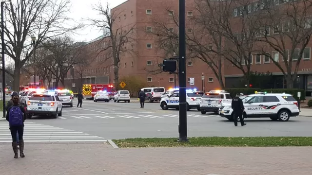 Despliegue policial en el extenso campus de la Universidad de Ohio. (Vía: Twitter)