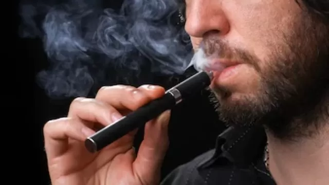 EE. UU. anuncia la prohibición parcial de cigarrillos electrónicos aromatizados. Foto: Shutterstock