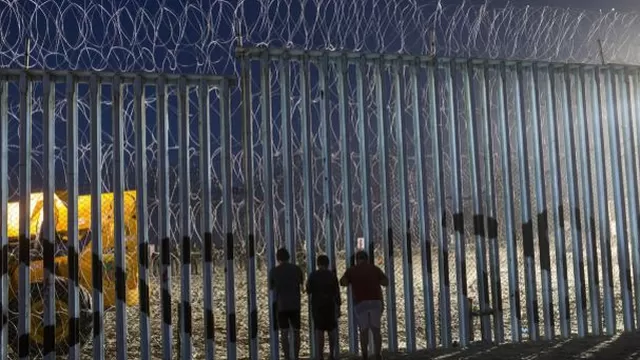 EE.UU. despliega una enorme alambrada en la frontera con M&eacute;xico. (Foto: AFP)