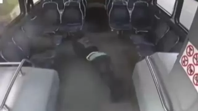 Estados Unidos: Conductor de autobús y pasajero se enfrentaron a balazos