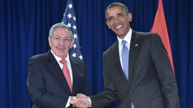 Raúl Castro y Barack Obama. (Vía: AFP)