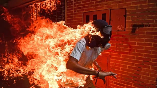 Venezuela "en llamas". Foto: Ronaldo Schemidt/ AFP