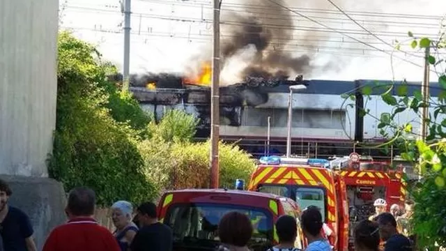 La locomotora de ese tren se incendi&oacute; a 200 metros del and&eacute;n de la estaci&oacute;n de Lunel. (V&iacute;a: Twitter)
