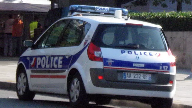 Francia: sujeto armado se atrinchera en un hotel de la región de Niza