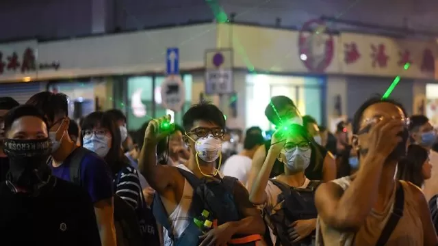 Colectivo formado por manifestantes de Hong Kong pidió hoy disculpas a los viajeros por bloquear el aeropuerto. Foto: AFP