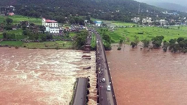 Cada año las lluvias del monzón en India provocan inundaciones y deslizamientos de tierra y dejan decenas de muertos. (Vía: Twitter)