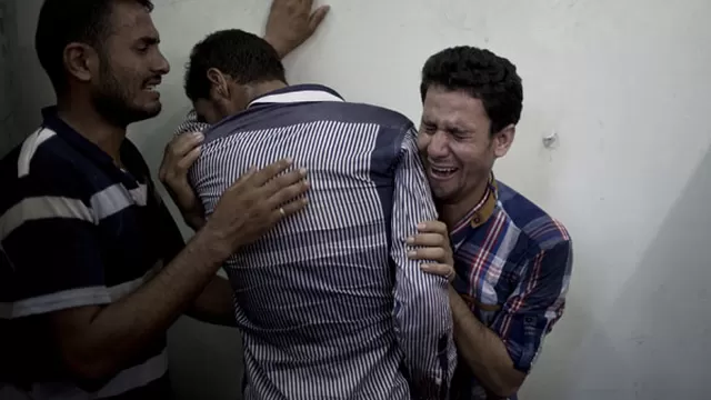 Palestinos lloran la muerte de sus seres queridos. (Foto: AFP)