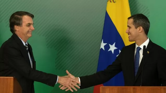 En un pronunciamiento conjunto tras su reunión privada, Bolsonaro sostuvo que Brasil "estaba en un camino similar al de Venezuela, pero el pueblo se despertó en parte". Foto: AFP
