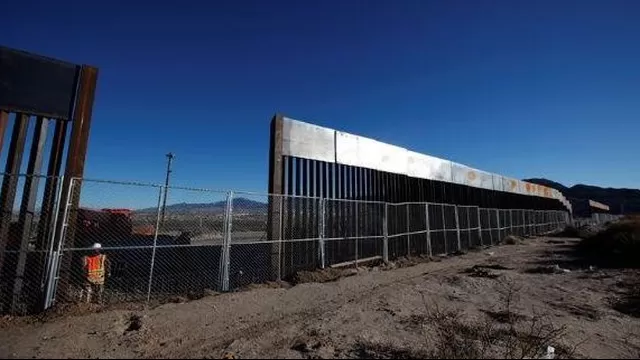 El muro entre la frontera de EE.UU. con México. (Vía. Twitter)