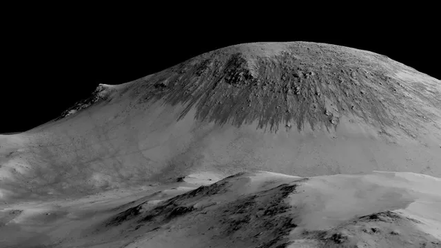 Una imagen de la NASA muestra las oscuras y estrechas rayas denominadas pendientes que siguen la l&iacute;nea que fluye por el oeste frente a las laderas de Coprates Chasma en la regi&oacute;n ecuatorial de Marte. Se ha deducido que estas rayas oscuras qu