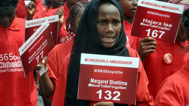 Un año después, las niñas secuestradas por Boko Haram no están más cerca de casa