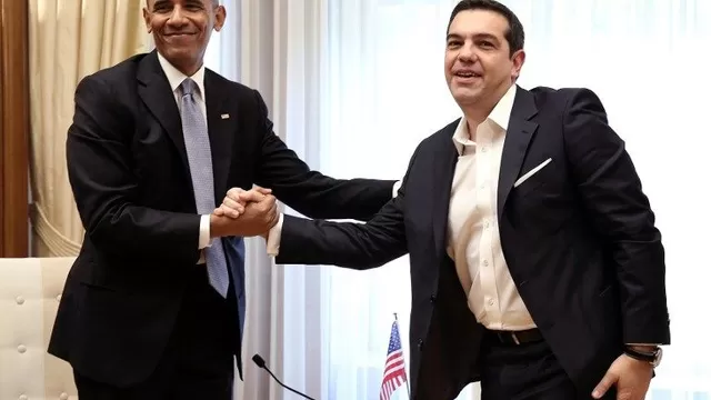 Barack Obama y el primer Ministro griego Alexis Tsipras. (Vía: AFP)