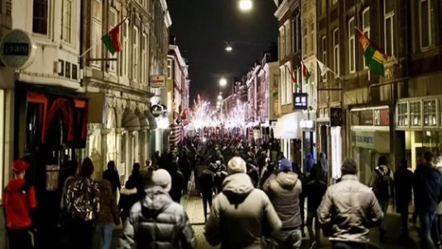 Países Bajos: 131 detenidos tras cuarta noche de disturbios por el toque de queda
