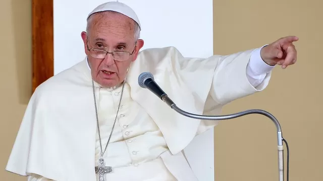 El papa Francisco hablando durante una reuni&oacute;n en la Plaza Vittorio en Turin. (V&iacute;a: AFP)
