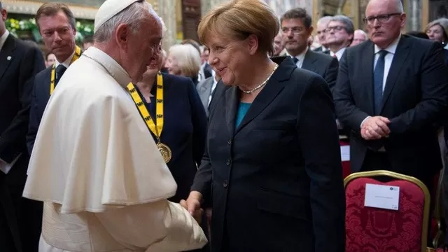 Papa urge a Europa a construir puentes y transformar modelos. (Vía: AFP)