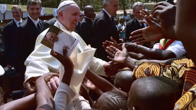 Papa Francisco fue recibido con cariño por centroafricanos. Foto: AFP