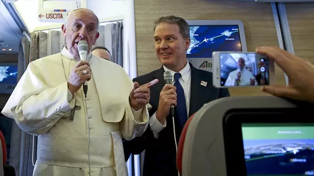 El papa Francisco abordó en Roma un vuelo rumbo a Santiago de Chile. Foto: AFP