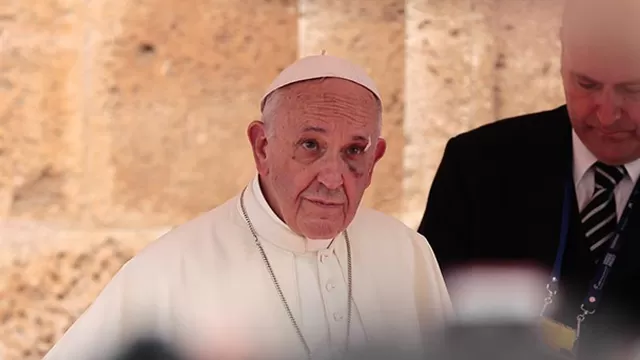 Papa Francisco sufrió un golpe en la cara en su visita a Colombia