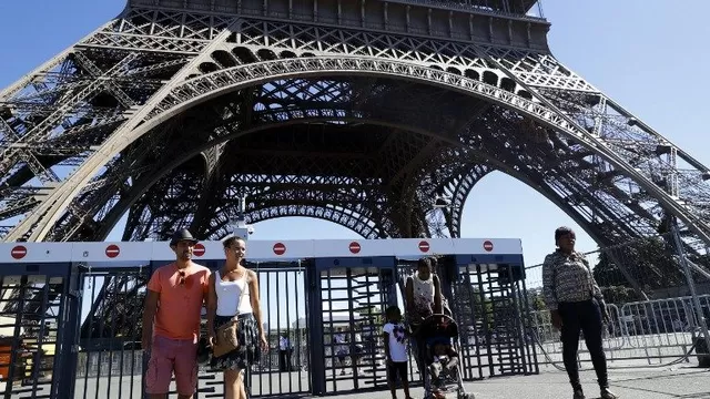Torre Eiffel en París. (Vía: AFP)