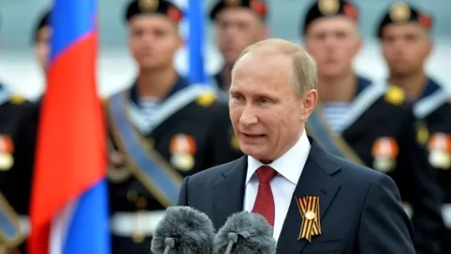 Putin y su primera visita a Crimea tras unificación: presidió desfile militar