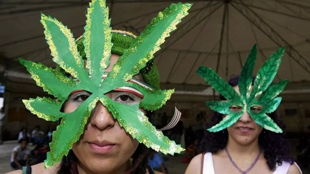 Activistas apoyan el uso de la marihuana. (Vía: AFP)