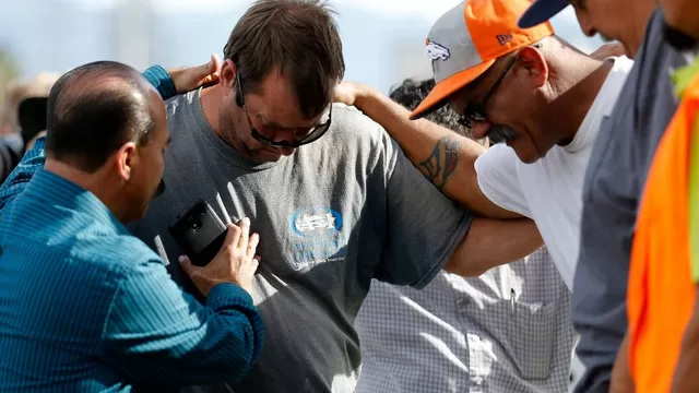 Familiares de víctimas llorar la tragedia. (Vía: AFP)
