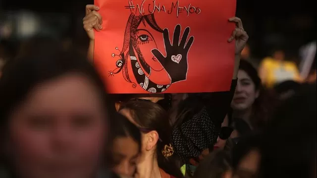 Pancarta expuesta durante la marcha 'Ni Una Menos'. (Vía: Twitter)