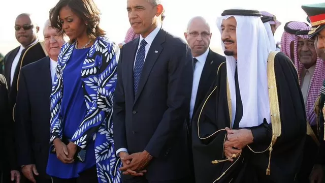 Twitter: critican a Michelle Obama por no usar velo
